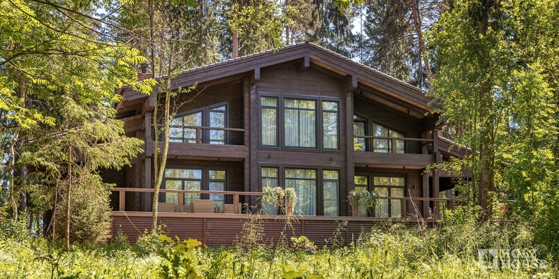 Двухэтажный дом из клееного бруса с террасой и балконом по проекту Австрия v4 - фото 2 на сайте Holz House